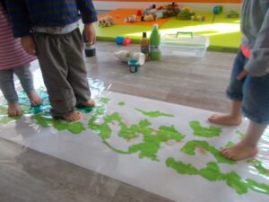 Peinture avec pieds - 001